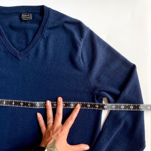 J crew women’s medium navy blue 100% merino wool sweater - Picture 5 of 6
